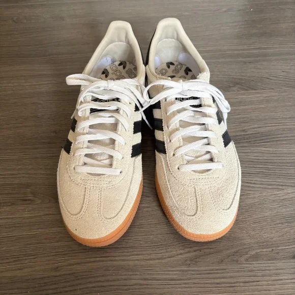 Adidas runners size 9 - Picture 2 of 3